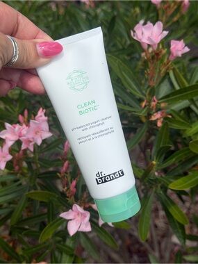 Dr. BRANDT Clean Biotic Yogurt Cleanser - White & Mint